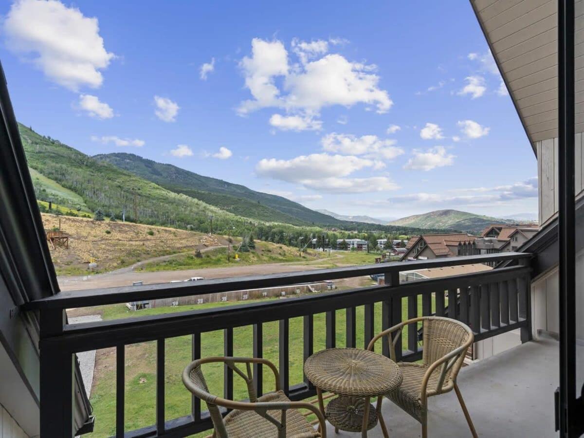 Ski in Ski Out 2BR Condo with Loft Steps From Lift - B&B