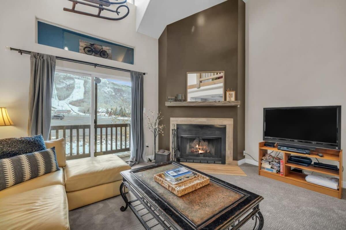 2BD Condo with Ski Run Views and Hot Tub Access
