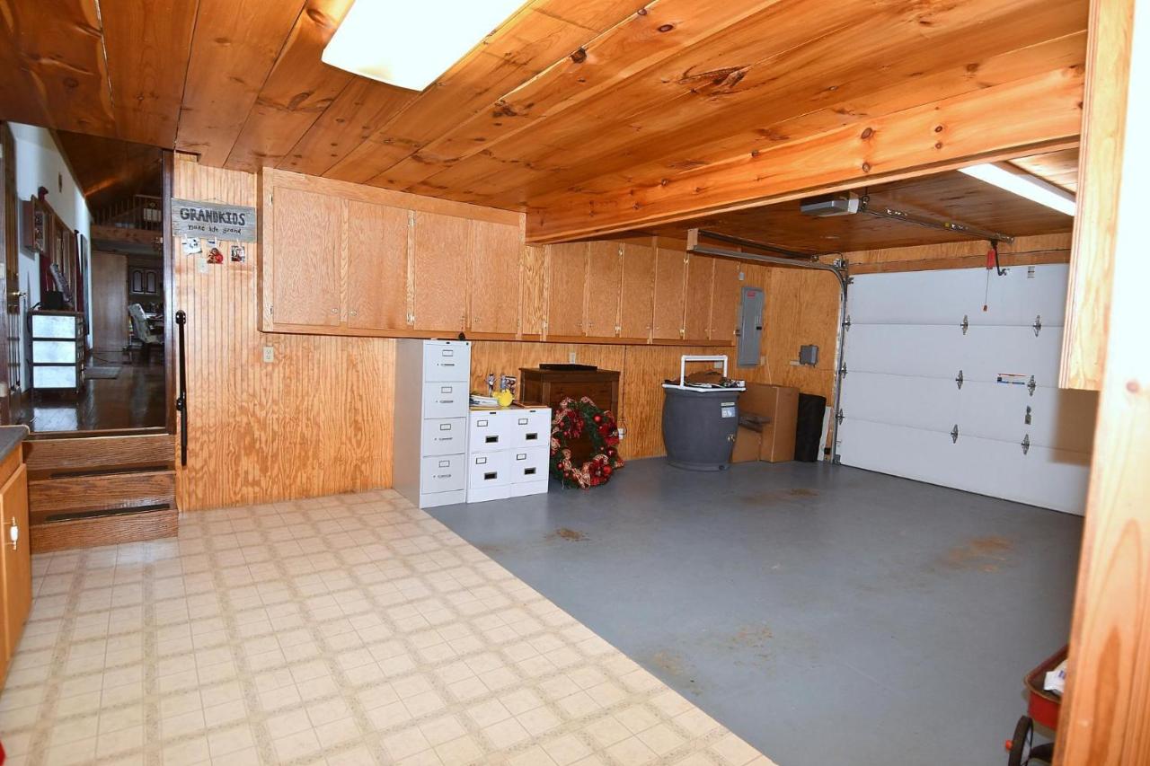 Mountain Meltdown - Pet Friendly, Grill, Wifi, Fire Pit, EV Station -Shared Space - Grill, Fire Pit, Covered Porch, Fountain Pond - B&B Berkeley Springs