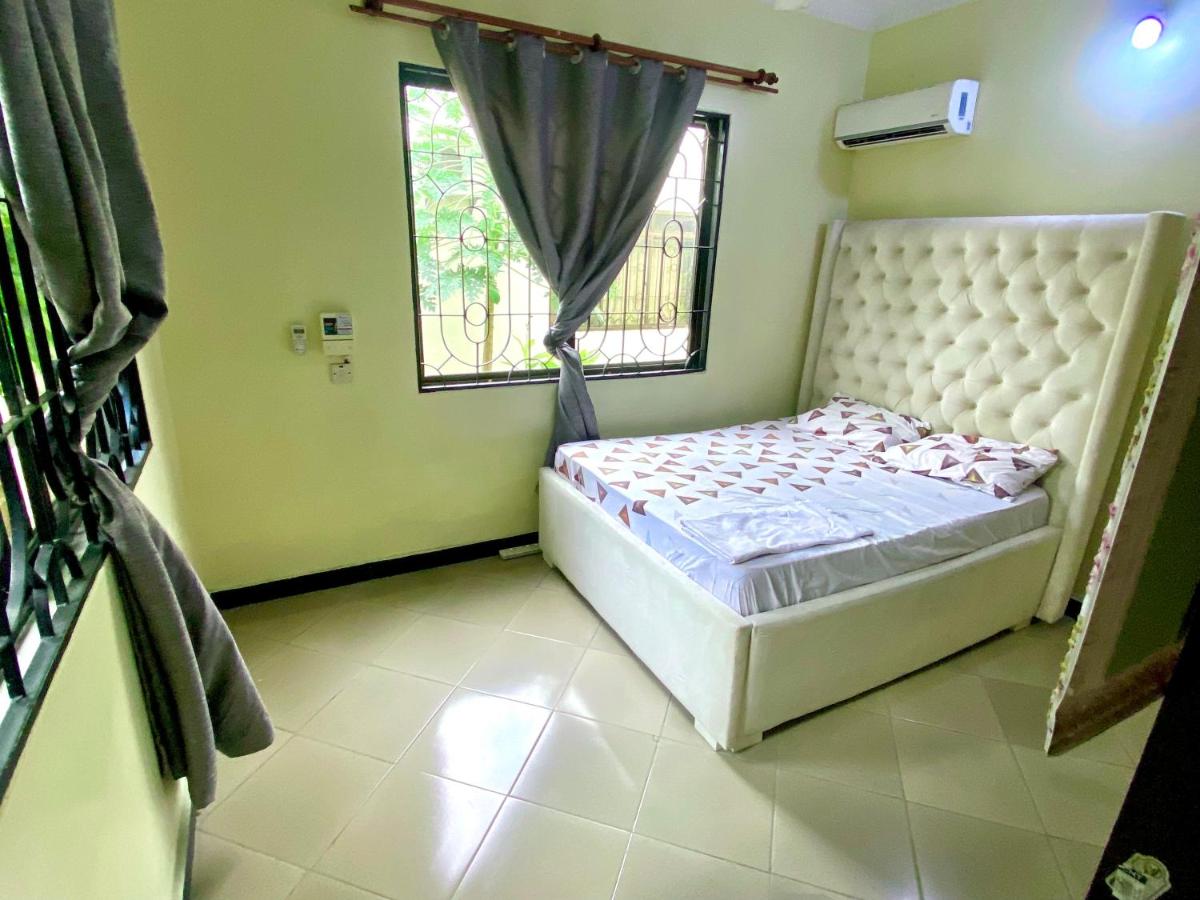A private self contained room in a shared house - B&B