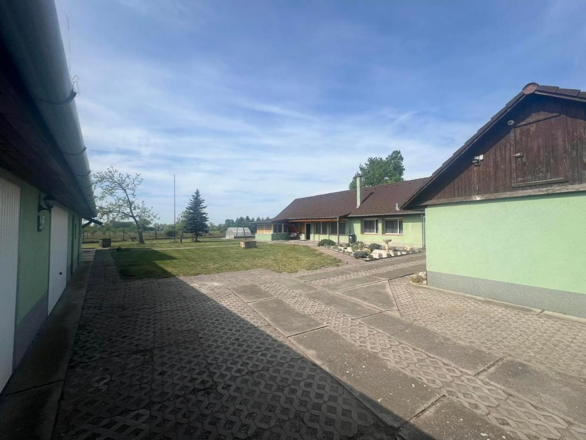 Nyugalom Szigete Vendégház - B&B Bócsa