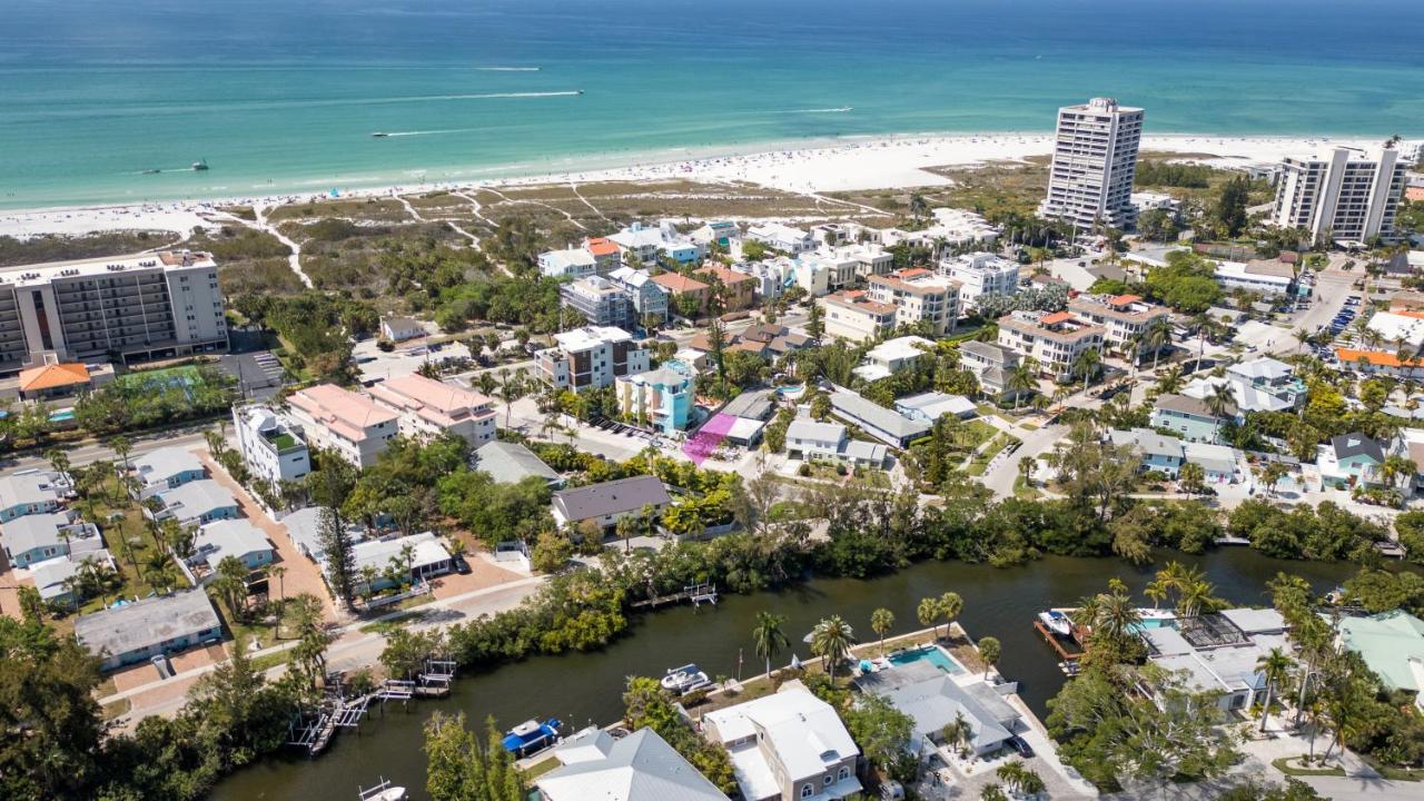 100 Steps to beach access - 5 minute walk to the Village - Private Porch - Chambres d'hôtes Siesta Key