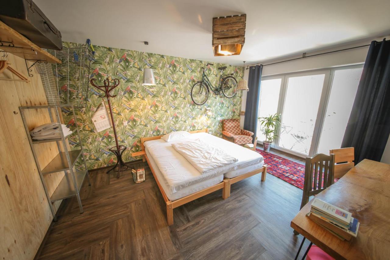 B&B Bielefeld - Maskuline Idylle - Monteurwohnungen inkl. Küchen/WIFI/TV/Parkplätze - Bed and Breakfast Bielefeld