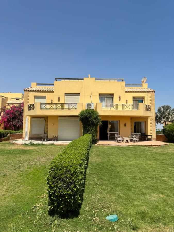 5-Brs Sandy Beachfront-Villa - RedSea view - B&B