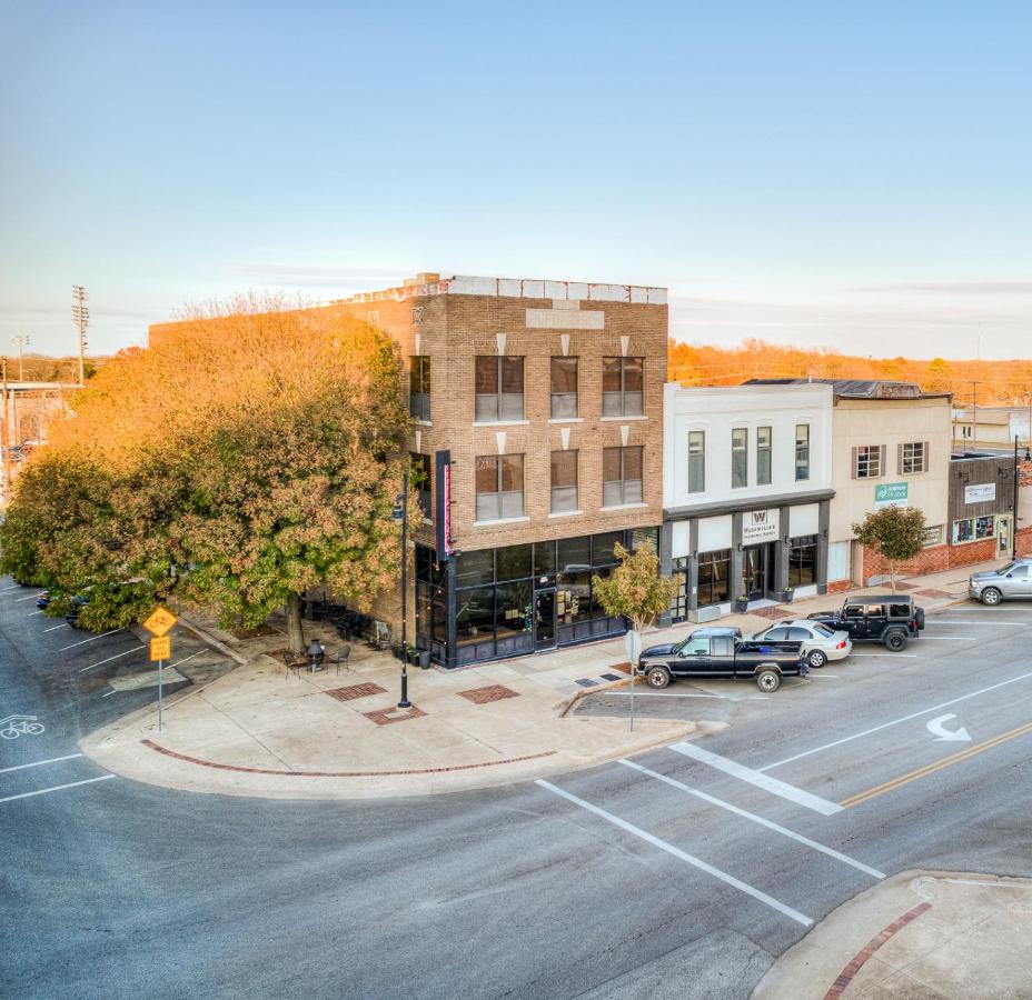 Deluxe Studio in Historic Downtown Building! - B&B