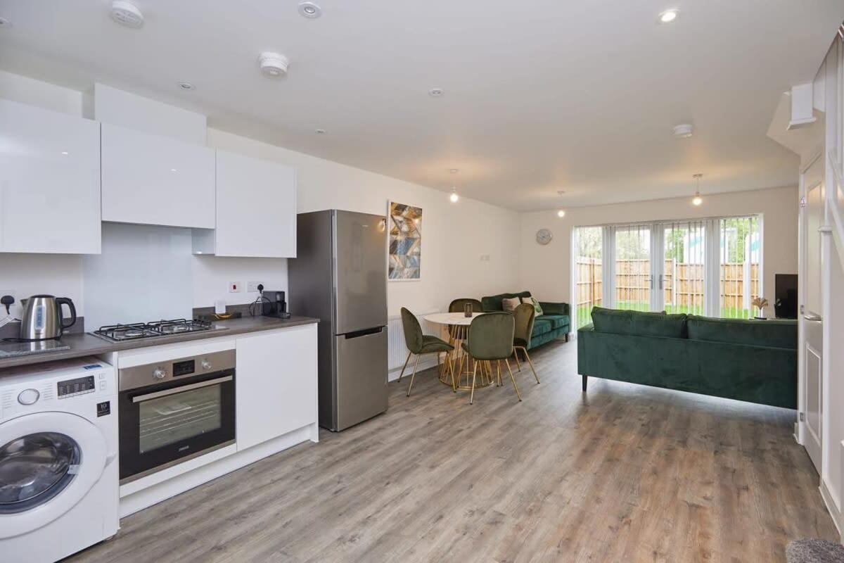 Beautiful brand new 3 bedroom city centre house with garden - B&B Derby