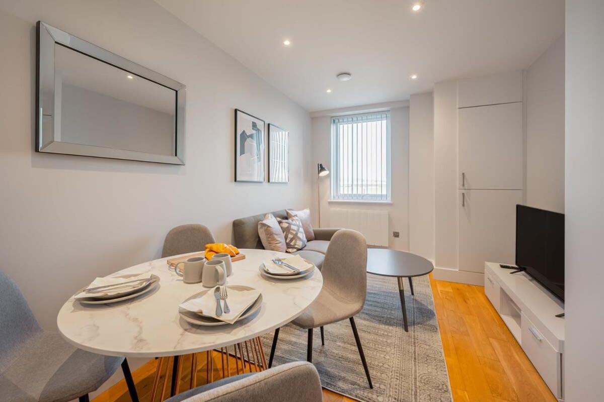 Cosy 1 Bedroom Apartment in the Heart of Eastleigh - Chambres d’hôtes
