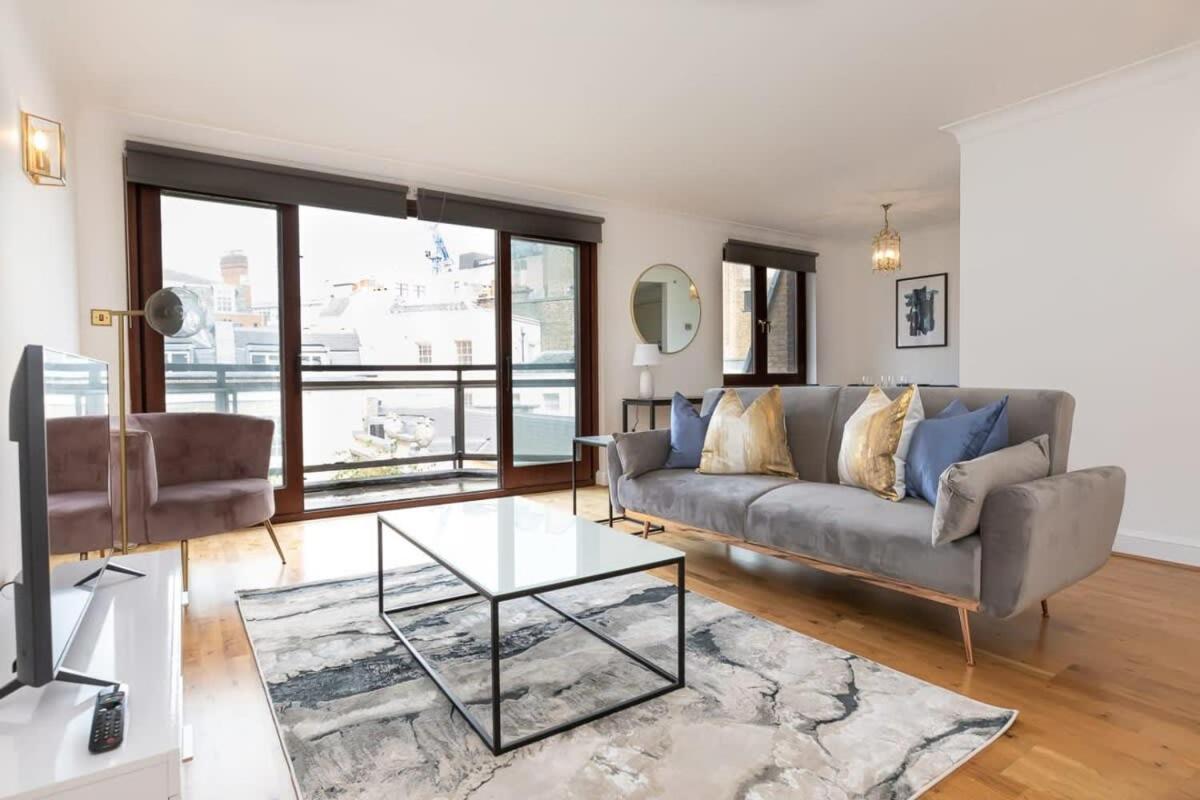 B&B London - Spacious 1 Bed Mayfair Apartment with Balcony - Bed and Breakfast London