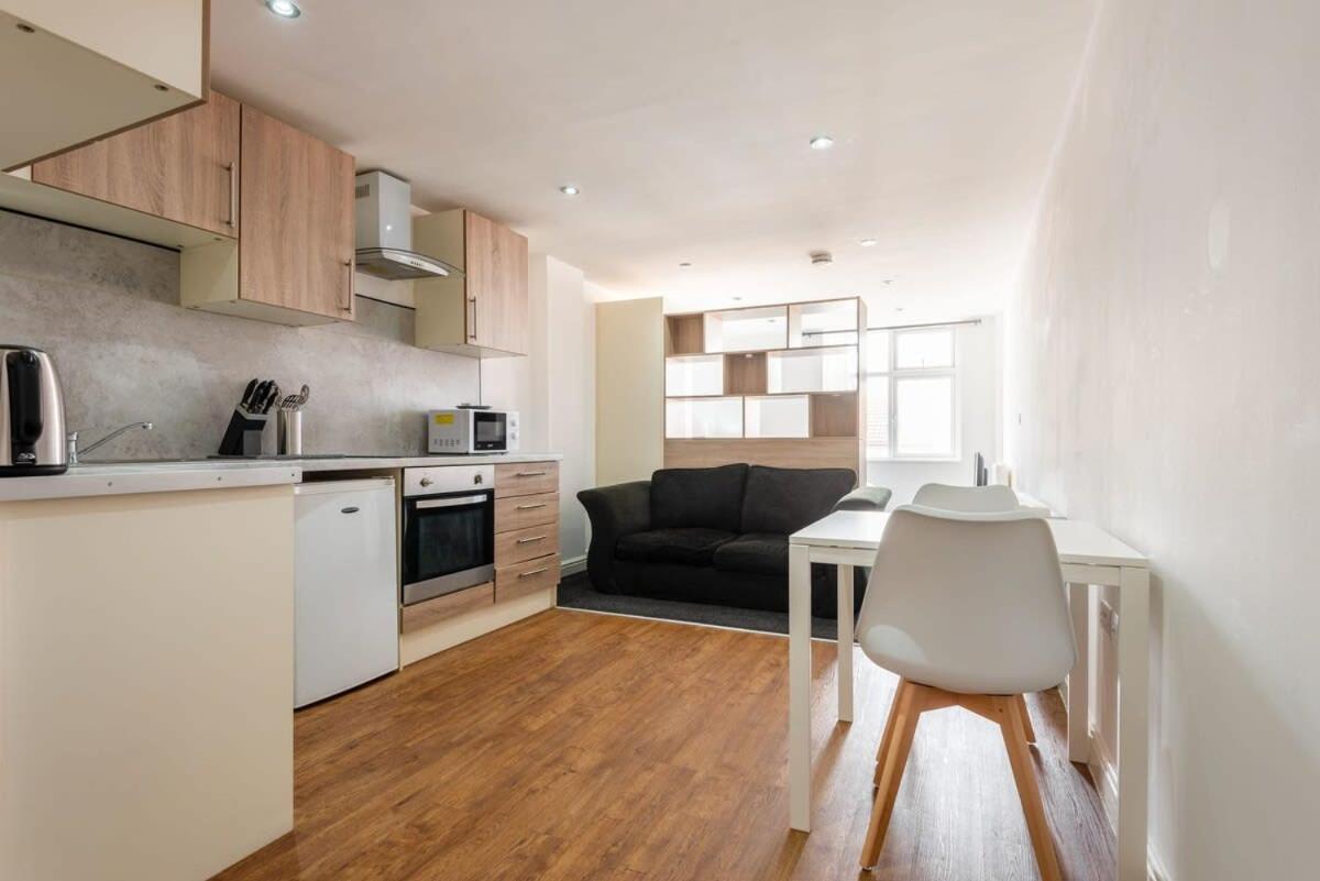 B&B Doncaster - Modern Budget Studio in Central Doncaster - Bed and Breakfast Doncaster