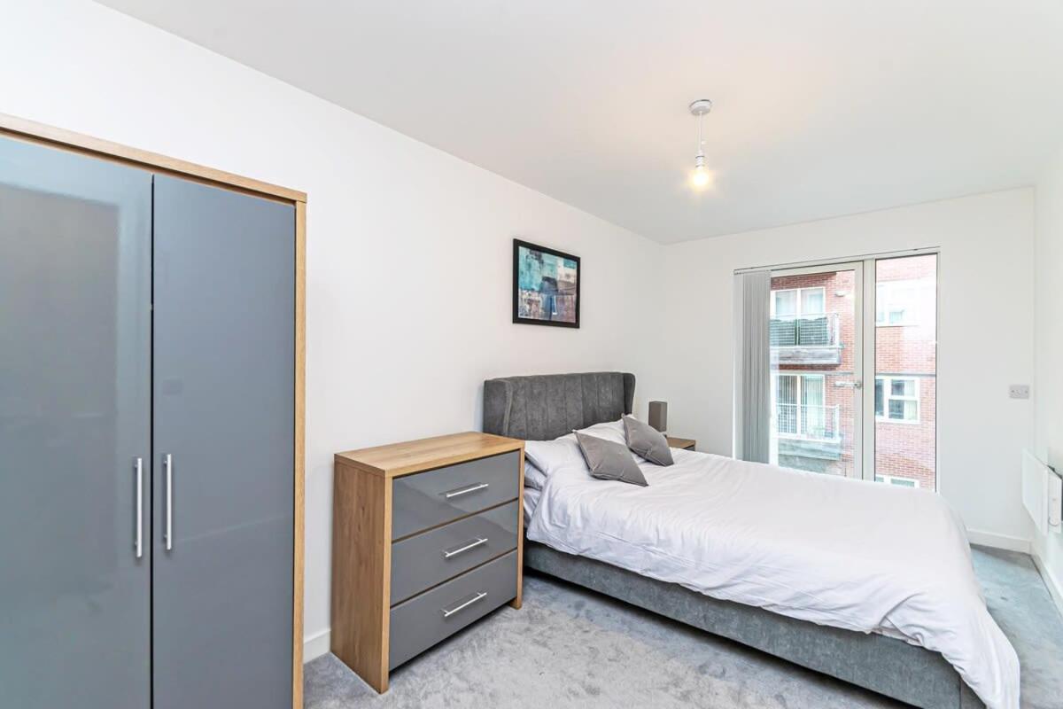Contemporary 2 Bed Apartment in Central Manchester - B&B Manchester