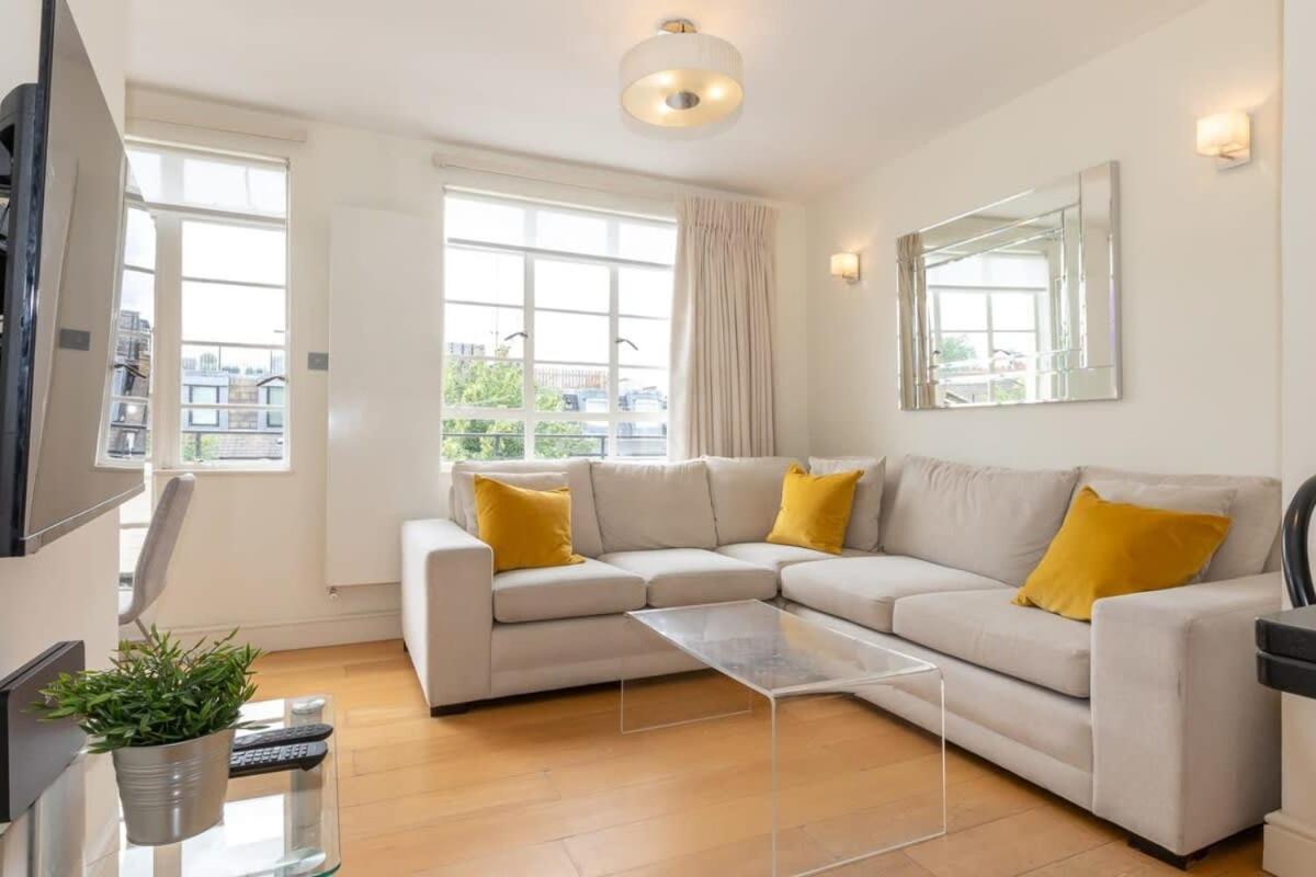 Bright & Spacious Top Floor Apartment in Chelsea - Ferienwohnung London
