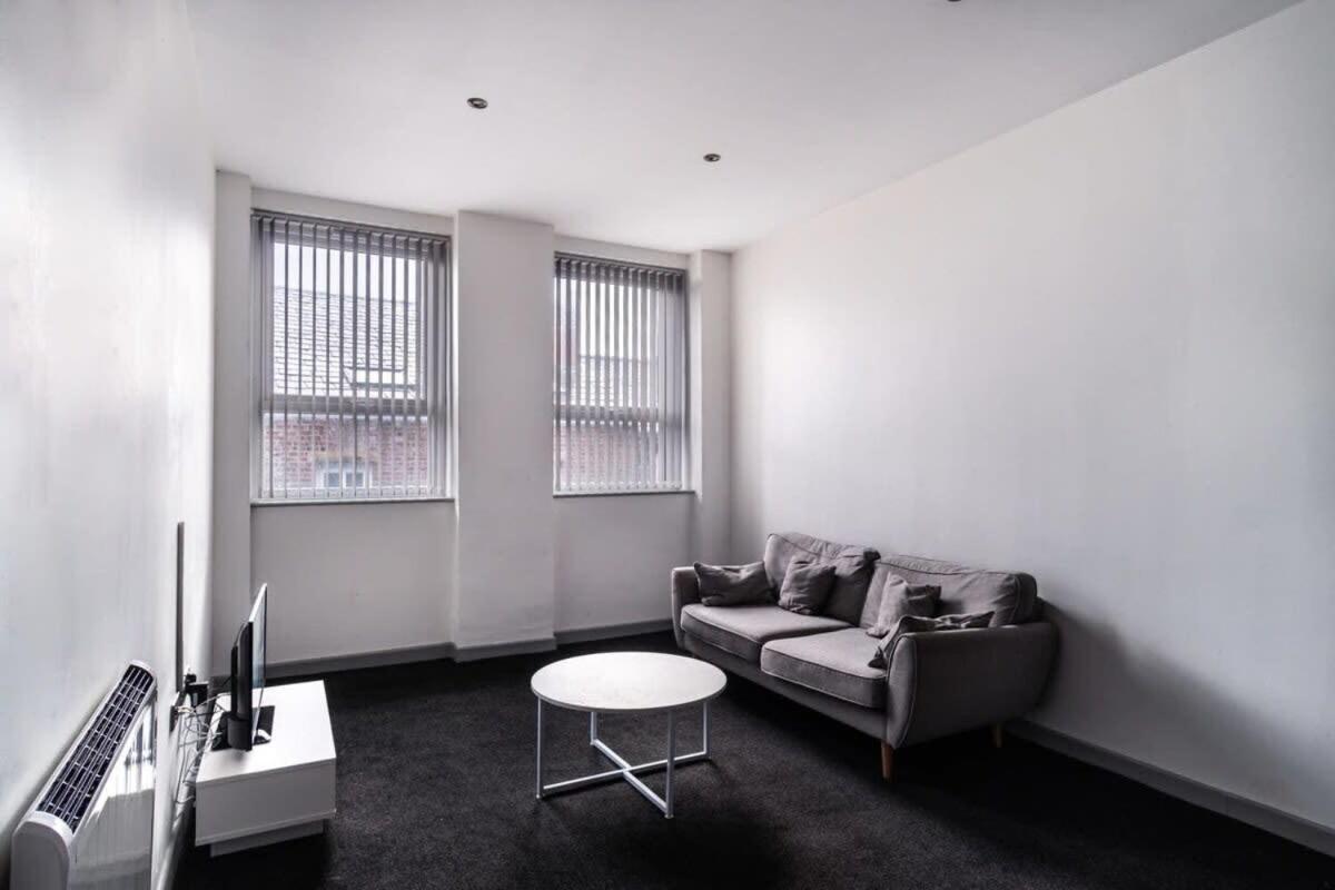 Centrally Located 1 Bed Blackburn Apartment - B&B