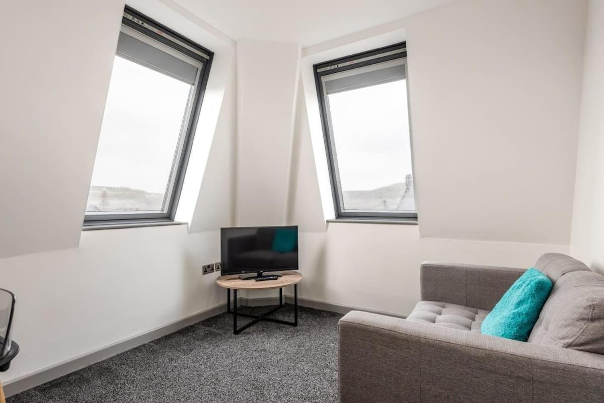 Modern 1 Bed Budget Apartment in Central Halifax - B&B