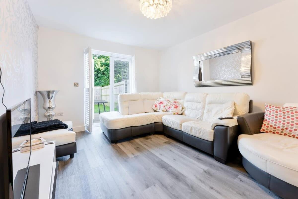 B&B Wolverhampton - Modern 2 Bedroom House in Wolverhampton - Bed and Breakfast Wolverhampton