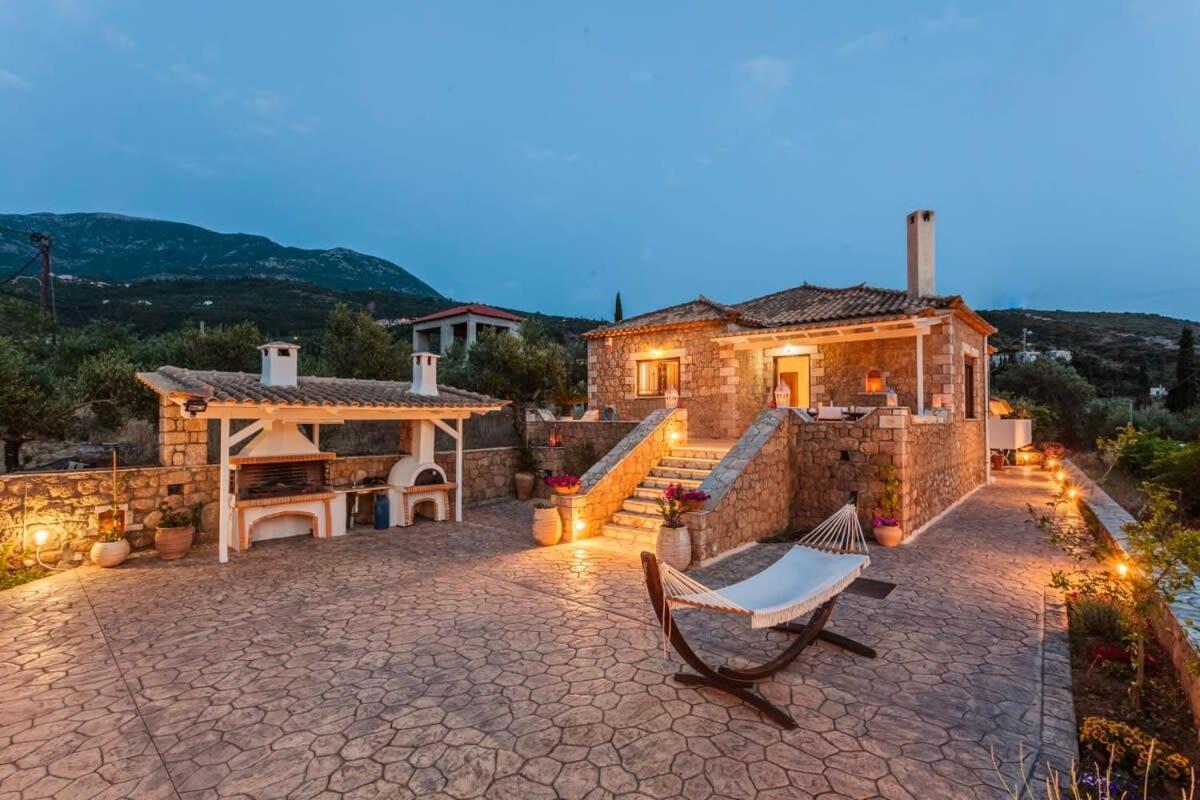 Mani's Aura Seaside - Paradise Villa With Garden - B&B
