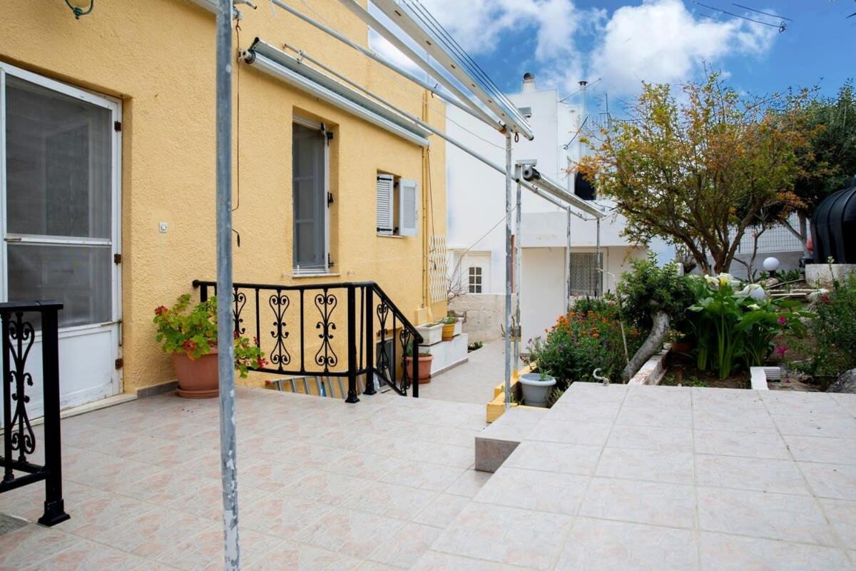 Neoclassical Splendor Unique Experience in Leros - B&B Pentéli