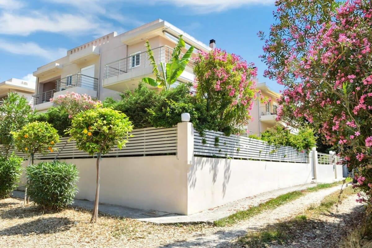 Rio Beachfront Escape - Luxurious Coastal Retreat - B&B