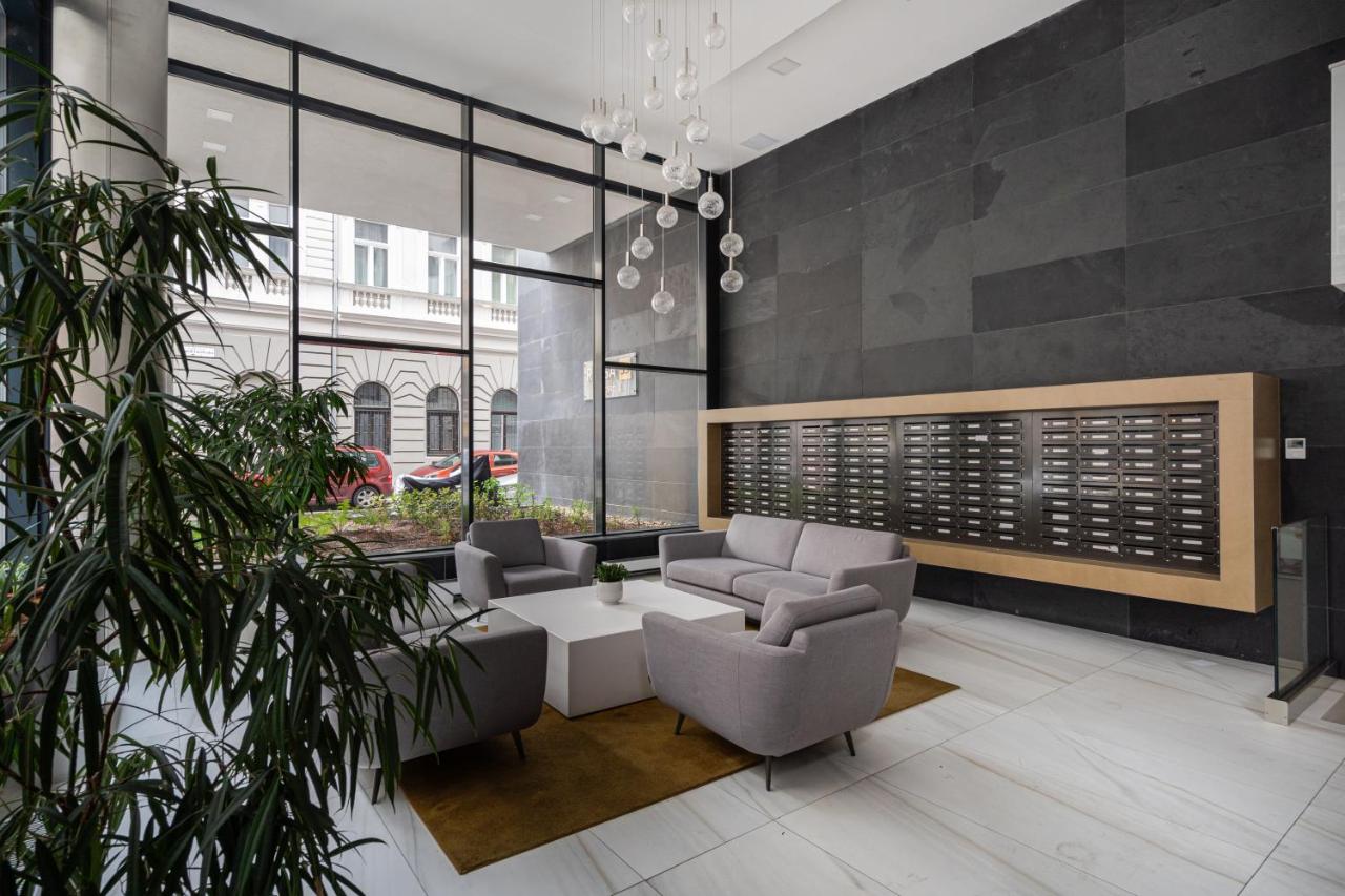 Blooming Budapest Apartment with free underground parking - B&B Budapest