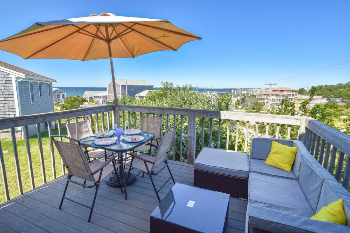 12218 - Beautiful Views of Cape Cod Bay Access to Private Beach Easy Access to P-Town - B&B Truro