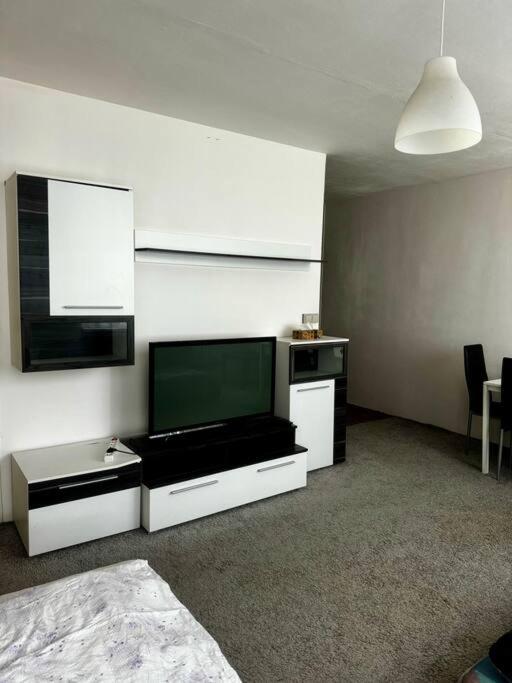 B&B Prague - Smarty Choice Flat with Deluxe Kitchen - Bed and Breakfast Prague