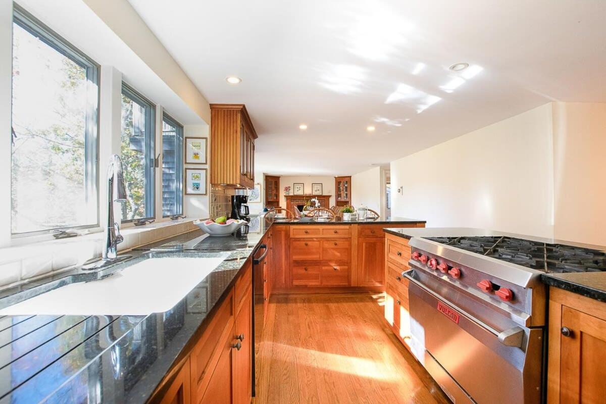 Steps to Skaket Beach - B&B Orleans