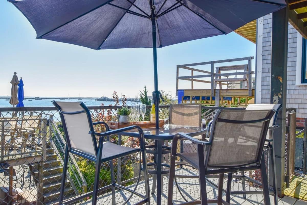 Gorgeous water views in the center of town - B&B
