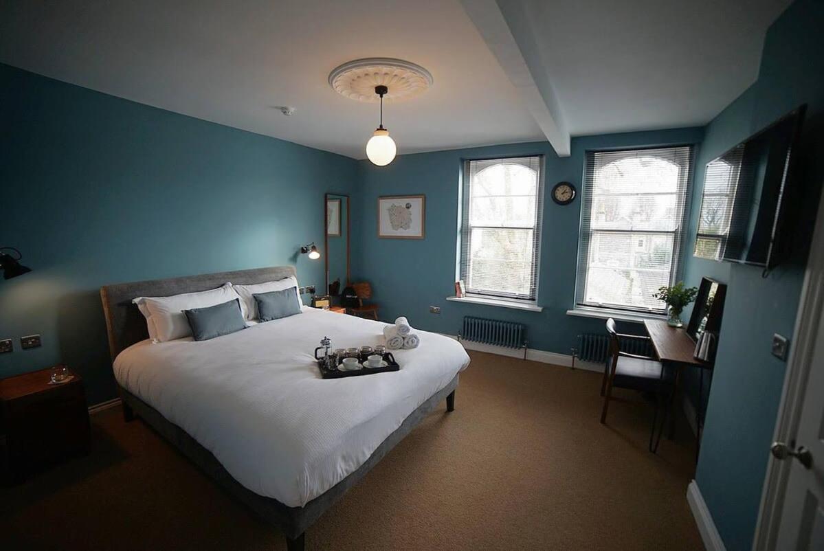 B&B Bristol - The Alma Taverns Boutique Suites - Room 1 - Hopewell - Bed and Breakfast Bristol