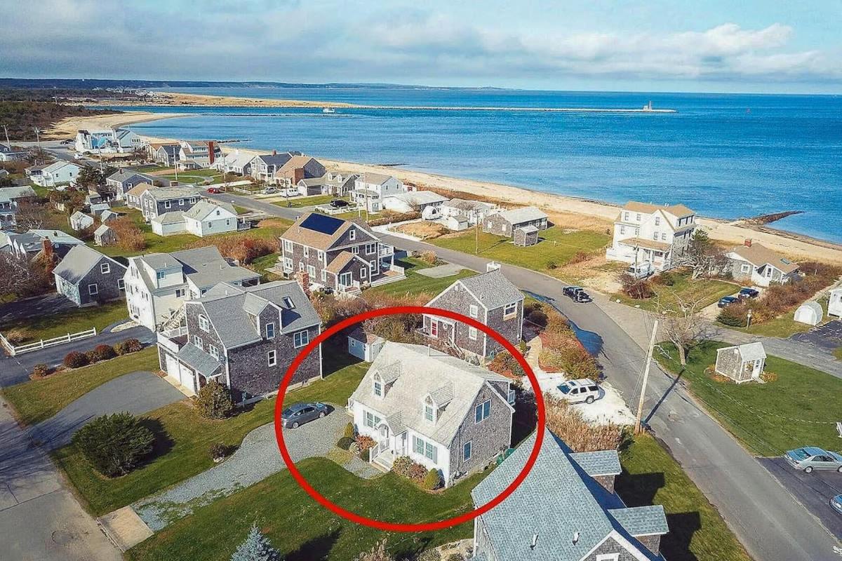 Stunning Home with Water Views - B&B