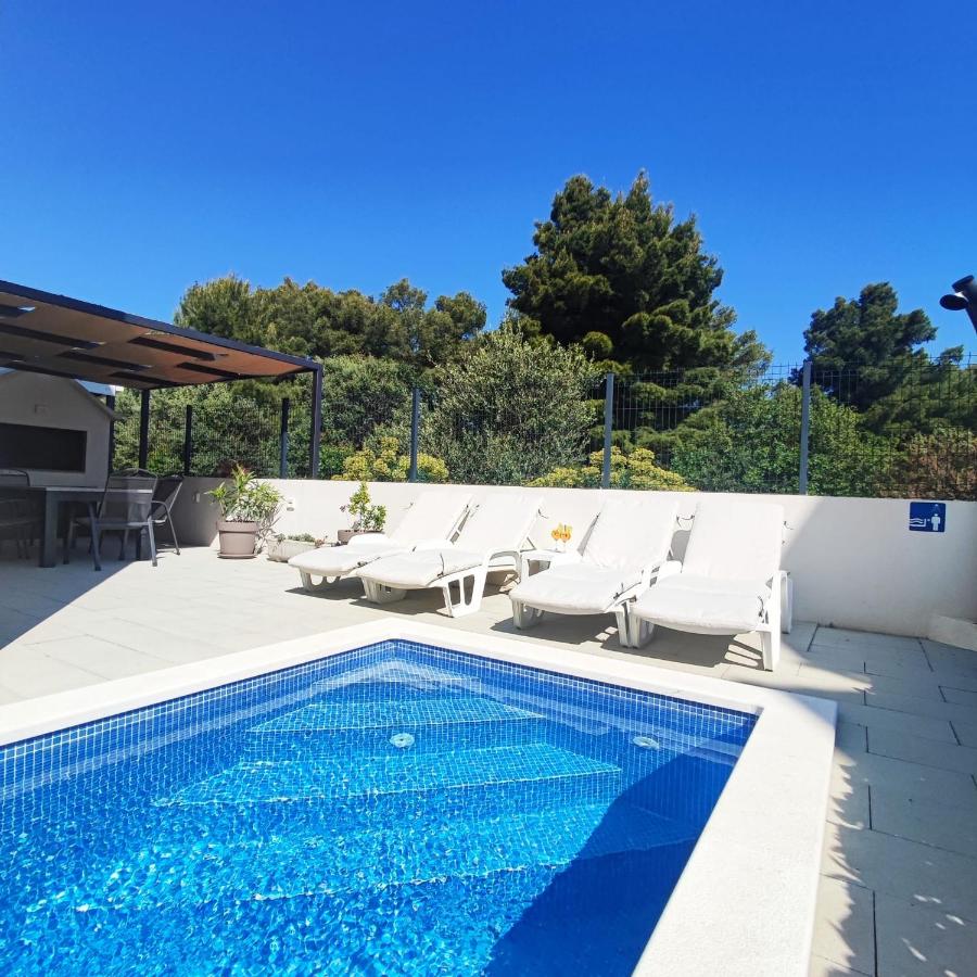 Apartment Adria Relax with private heated pool - Chambres d'hôtes Trogir