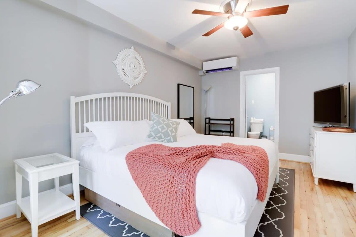 B&B Washington D.C. - Sojourn 1 BR with private patio - Bed and Breakfast Washington D.C.