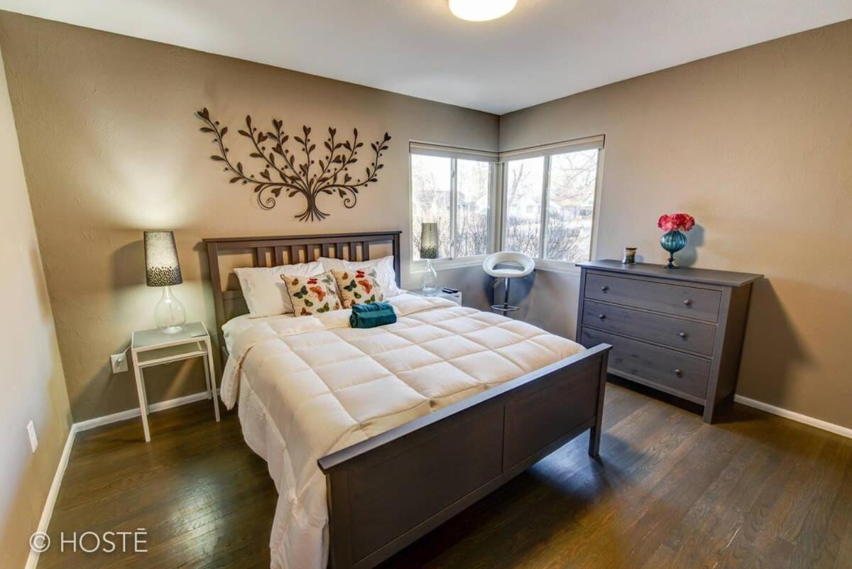 3BD Downtown Modern Home w Hot Tub & Grill - B&B Colorado Springs