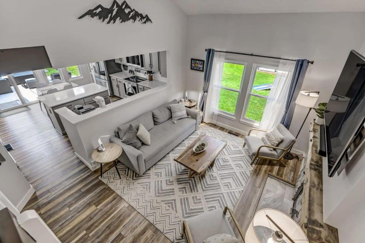 Gorgeous 3BR Home between Garden of the Gods & the USAFA - Ferienwohnung