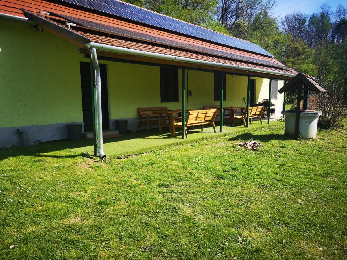 Garamszegi Szajki Vendégház - Bed and Breakfast