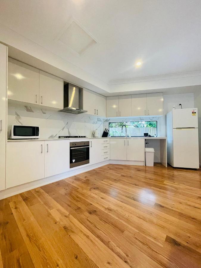 B&B Brisbane - Modern House close to QEII & Grifith Uni - Bed and Breakfast Brisbane