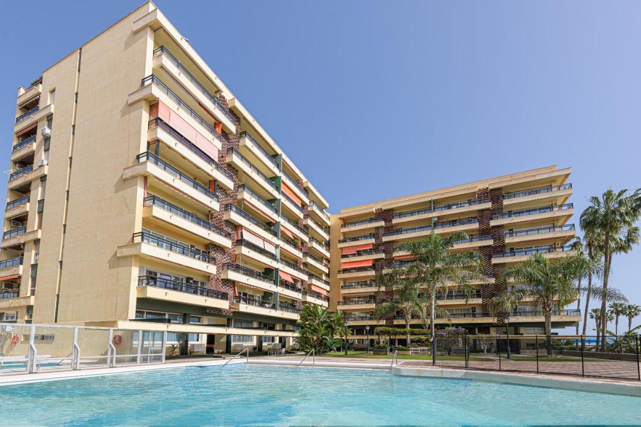 Amazing Carihuela View & Parking - Bed and Breakfast Torremolinos