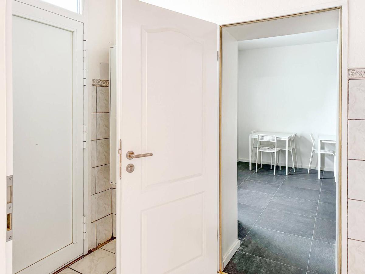 6 room detached house - Köln Messe Fair 10min - Bed and Breakfast