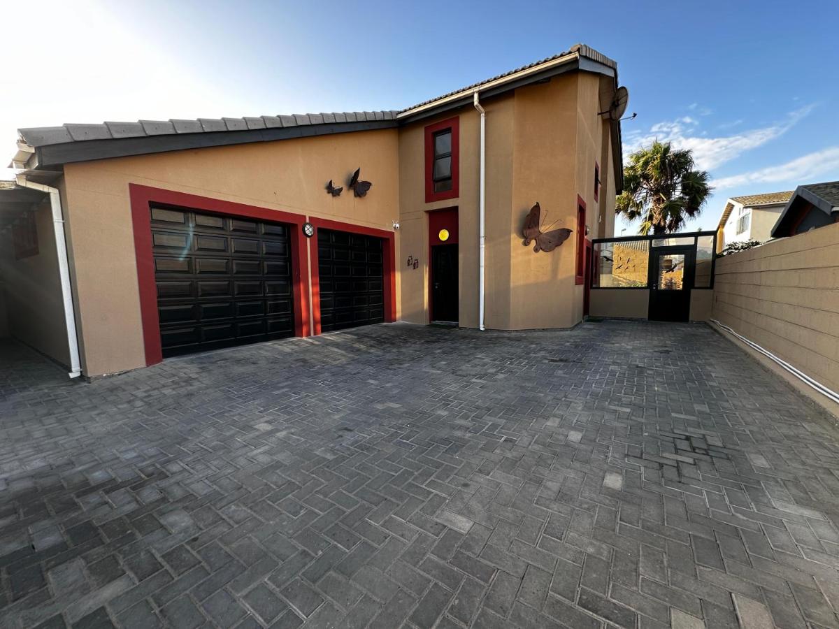 Astra Self-Catering Apartments - B&B
