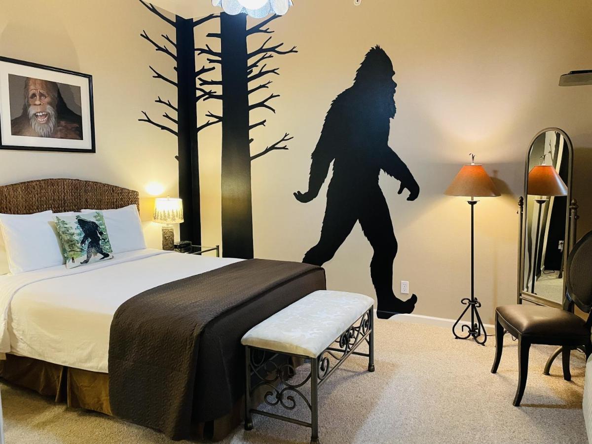 Deluxe Queen Room