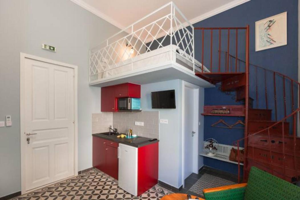 Nemo's Stairs Apartment
