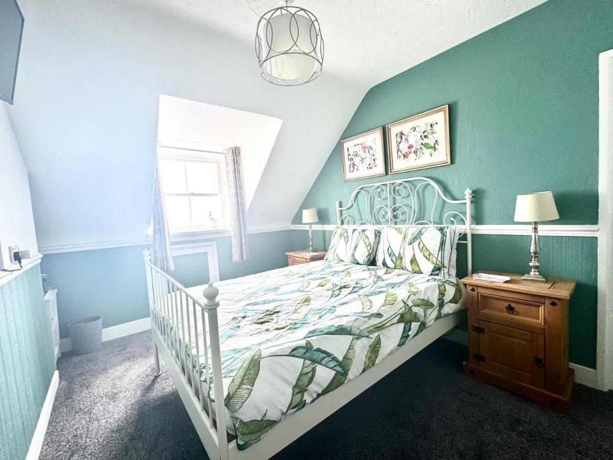 Attic Double Room with shared bathroom 