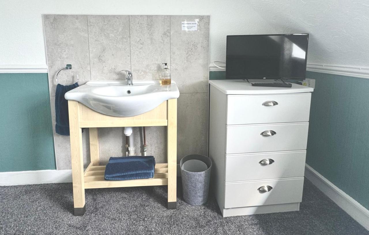 Attic Single Room with Shared Bathroom