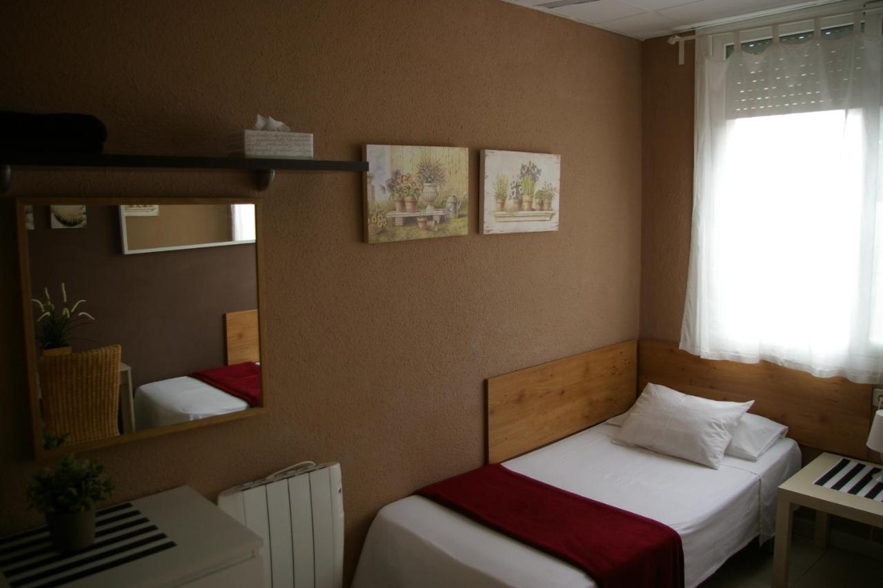Classic Twin Room with Shared Bathroom