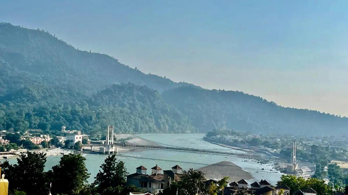 B&B Rishikesh - Luxe Ganga view Villa with Terrace Seating (Vacaow) - Bed and Breakfast Rishikesh