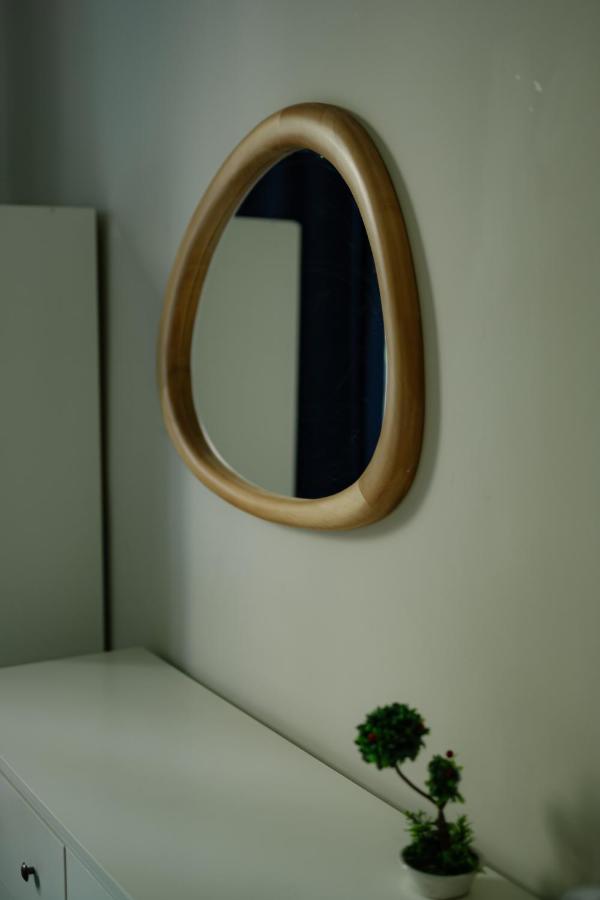 2 Designer Apartments Seconds Away From Тhe Main Street, FREE Parking - Chambres d'hôtes Sofia