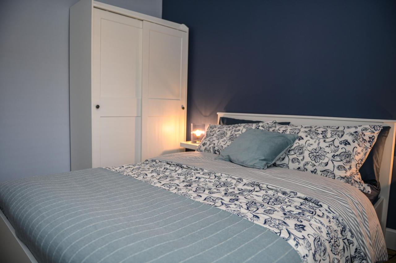 B&B Bournemouth - *Town Centre* 2 bed Luxury Sunny Apartment - 5 mins to the beach - sleeps 5 - in the heart of Bournemouth Town Centre - Bed and Breakfast Bournemouth