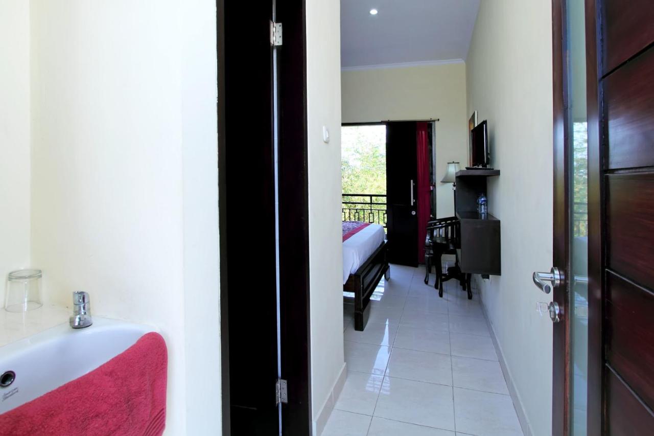 Ramantika Bali House - B&B