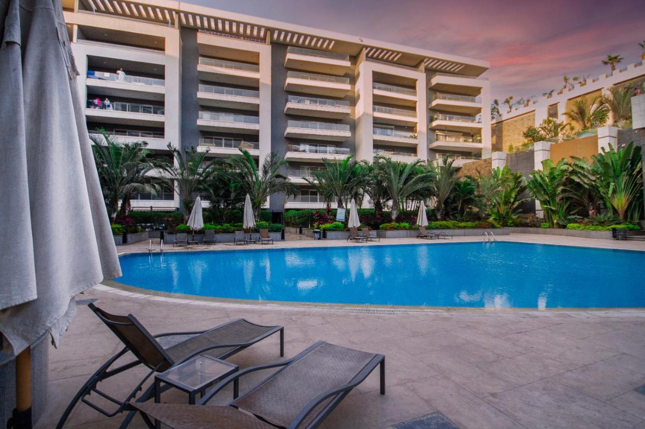 Luxurious Family 5BR Pool View Near Airport! - B&B