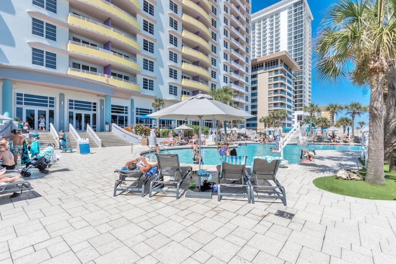 Oceanfront Luxury Stunning 3 BR Renovation Direct Ocean Front at The Wyndham Ocean Walk Resort - B&B Daytona Beach