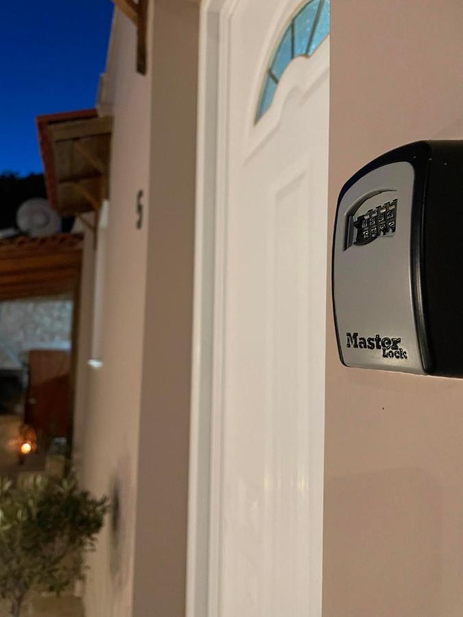 Lithos House - B&B Loutsa