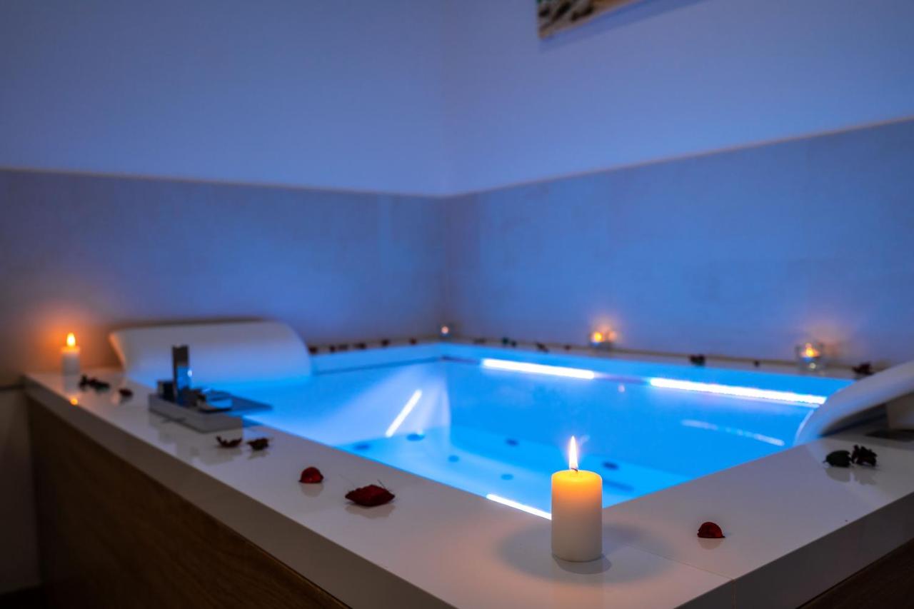 Deluxe Suite with Spa Bath